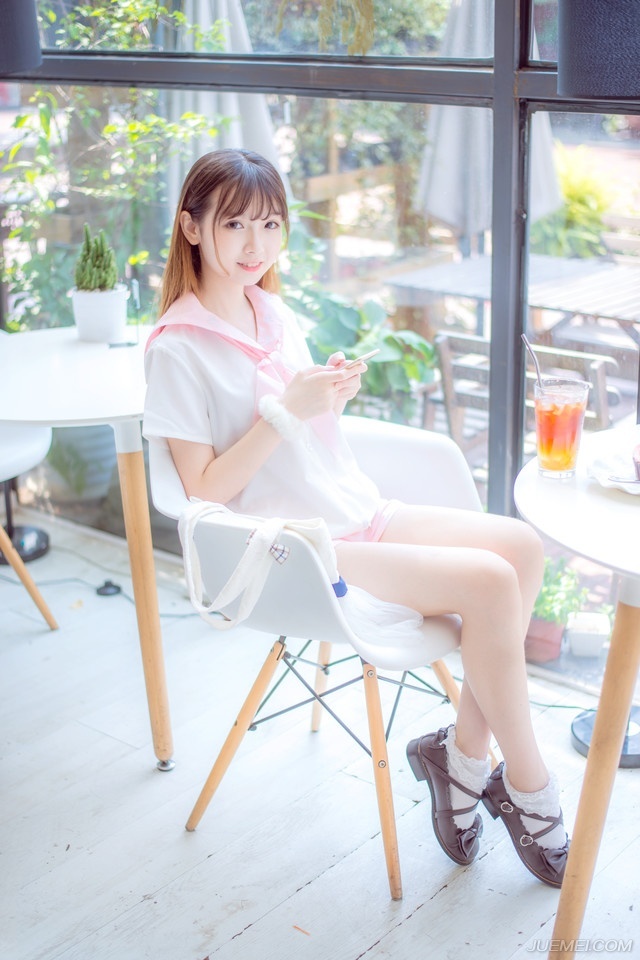 世界上没有谁会对谁真心。也只有骗子才是真心。因为他想真心骗你。